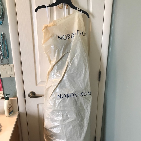 Elegant Formal Dress - Picture 7 of 8